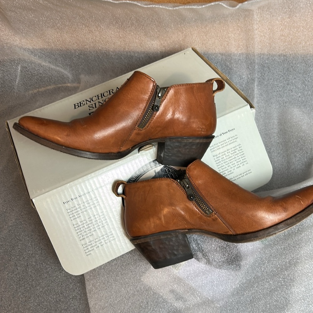 Frye Sacha Motto Shootie Cognac pointed toe booties size 8